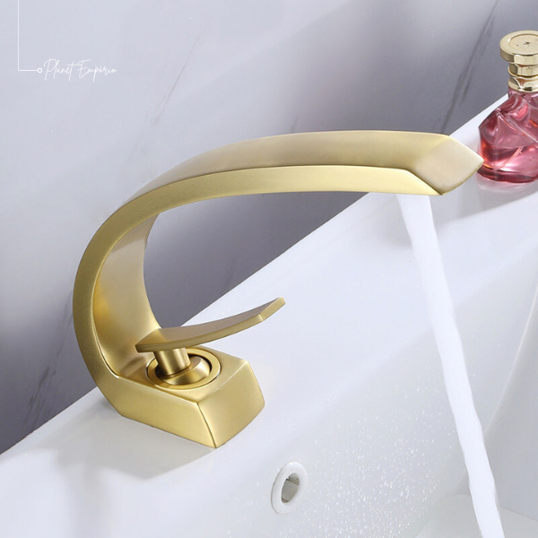 Dubai Sculptural Bathroom Tap - Plaemp