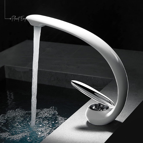 Futuristic Noir Bathroom Tap - Plaemp