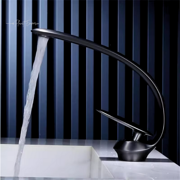 Futuristic Noir Bathroom Tap - Plaemp