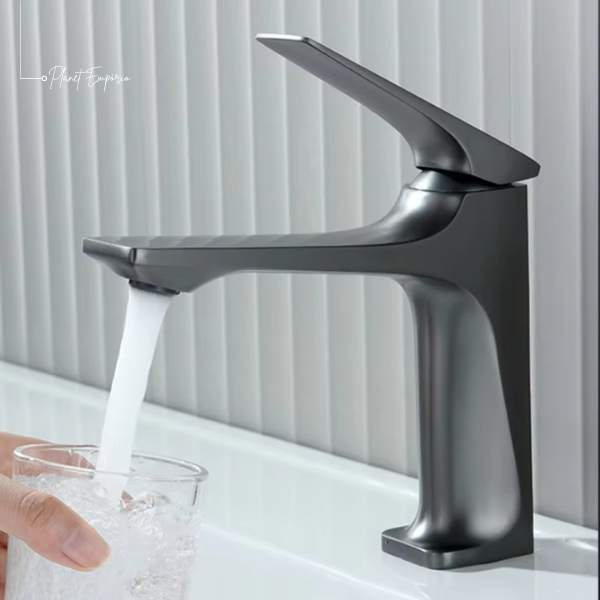 Copenhagen Ergonomic Bathroom Tap - Plaemp